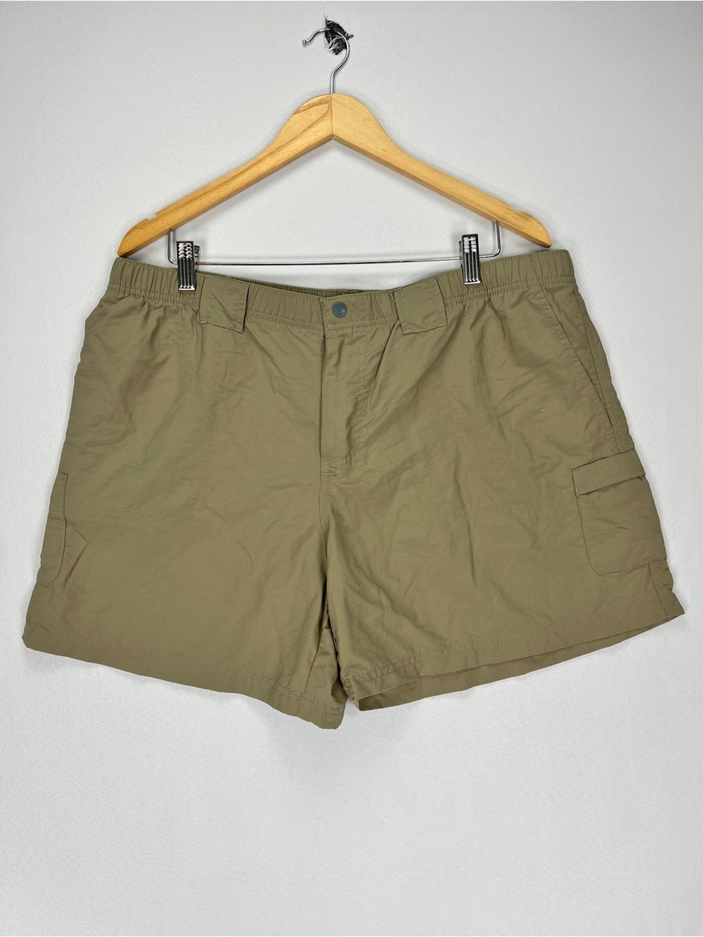 Columbia Women’s Nylon Shorts Size XL Beige 5” Length Cargo Pockets Outdoors